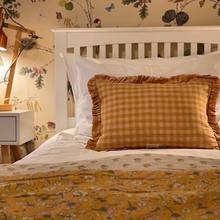 Woodpecker Lodge - Brook Meadow - Sleeps 4 Plus 2 - No Pets Market Harborough Exterior photo